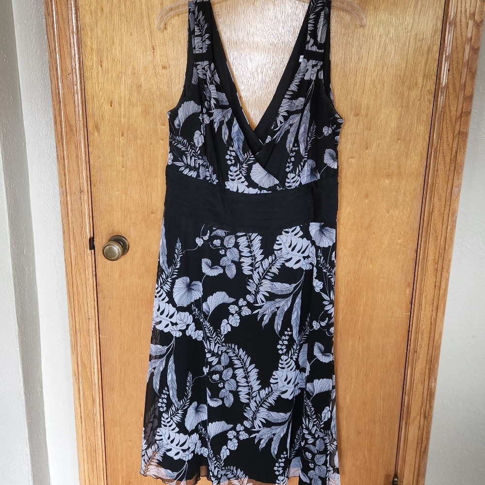 Dressbarn V neck dress Size 16W